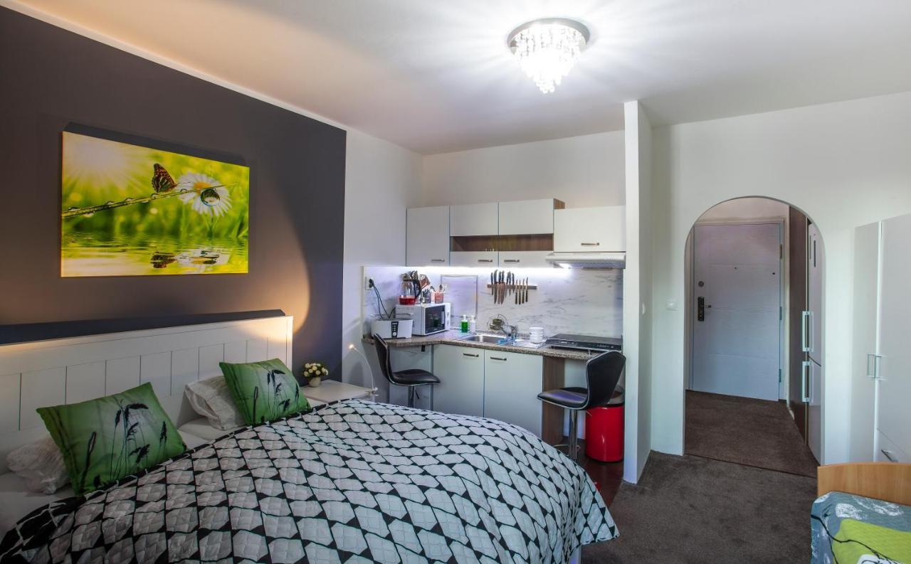 Studio Apartment Petrzalka Air-Conditioned 24H Check-In Pozsony Kültér fotó
