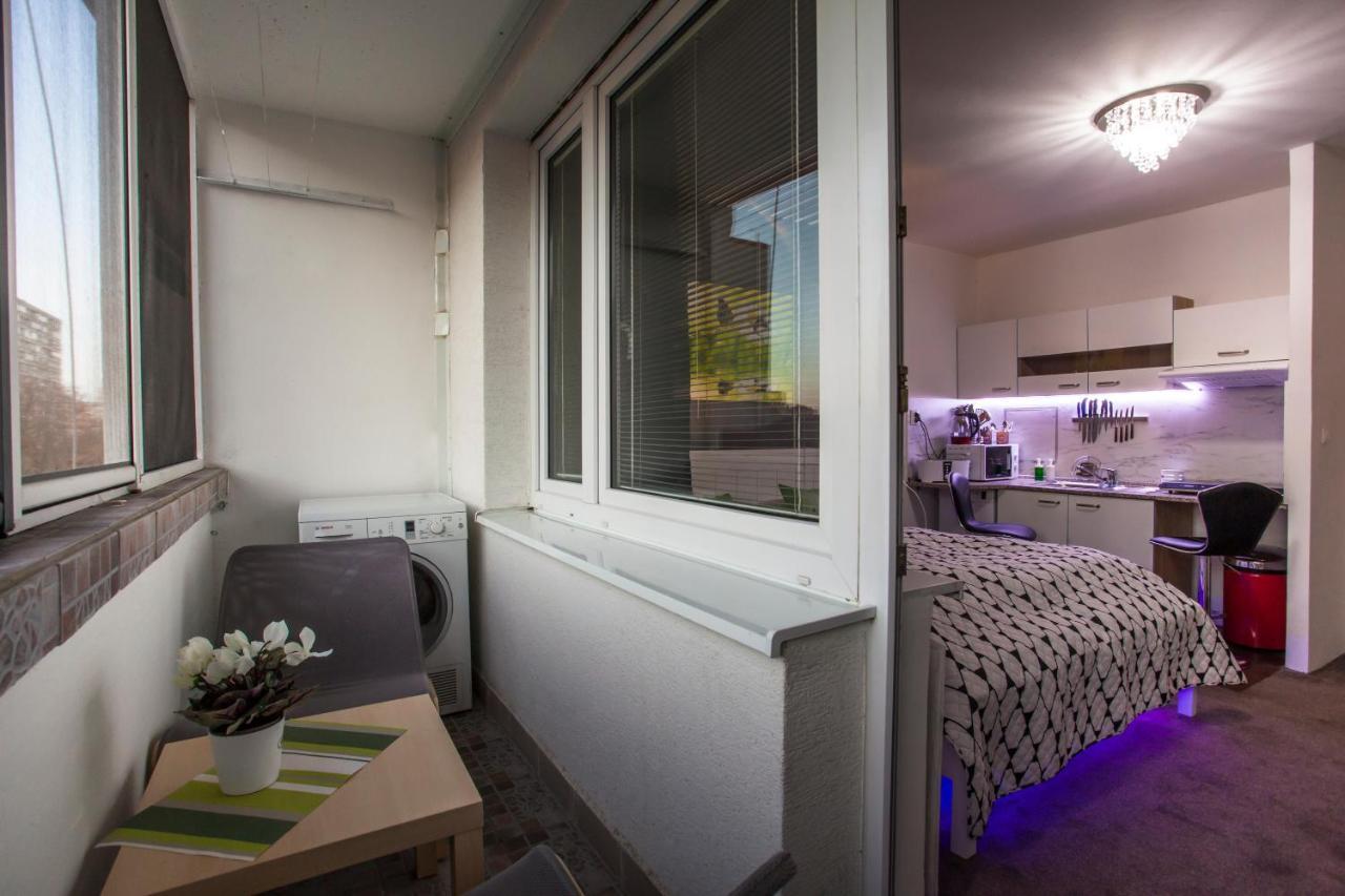 Studio Apartment Petrzalka Air-Conditioned 24H Check-In Pozsony Kültér fotó